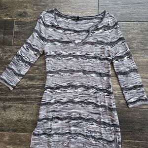 #567 White House Black Market Patterned V-Neck Sweater